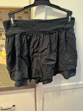 Hollister Black Women's Smocked Waist Skort/short